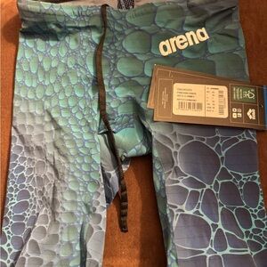 Men’s powerskin carbon air2. SL jammer tech suit
Arena abyss caiman size 26 m